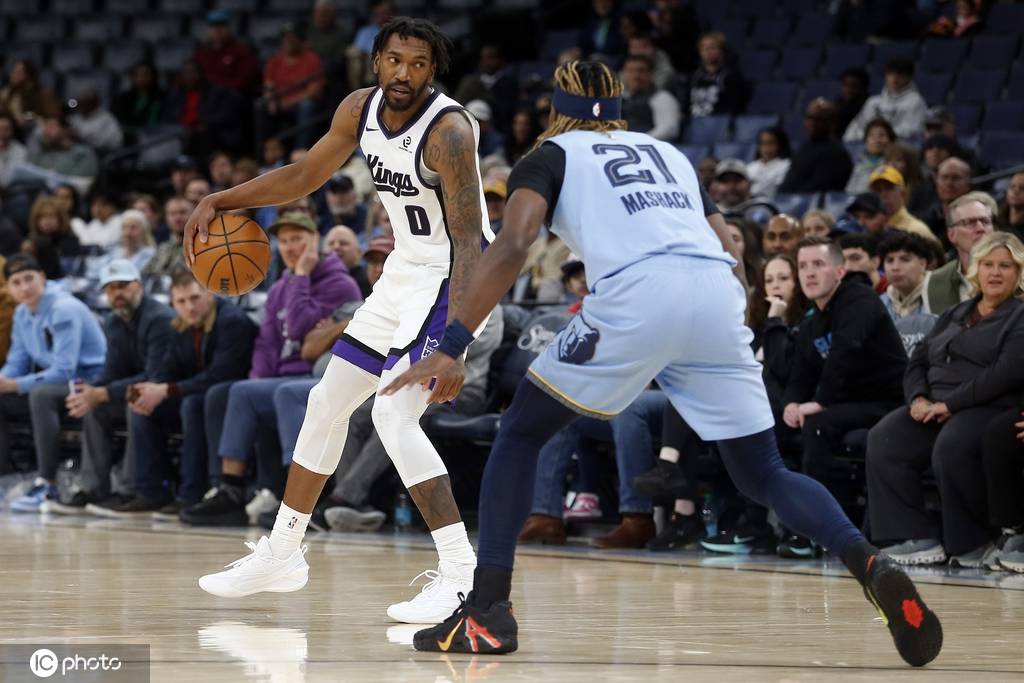 威斯布鲁克25分斯莫尔21分 国王险胜灰熊